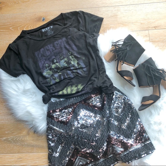 Kiss Tops - Women’s KISS black short sleeve rock graphic tee